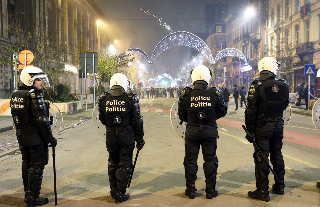 Người dân Morocco xuống đường ăn mừng sau chiến tích của đội nhà 9 Người dân Morocco xuống đường ăn mừng sau chiến tích của đội nhà 9